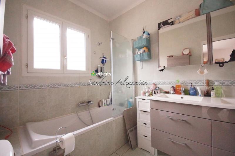 Pavillon - 210 m² - 5 pièces