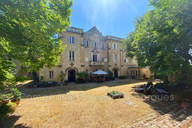 Maison - 1 150 m² - 25 pièces