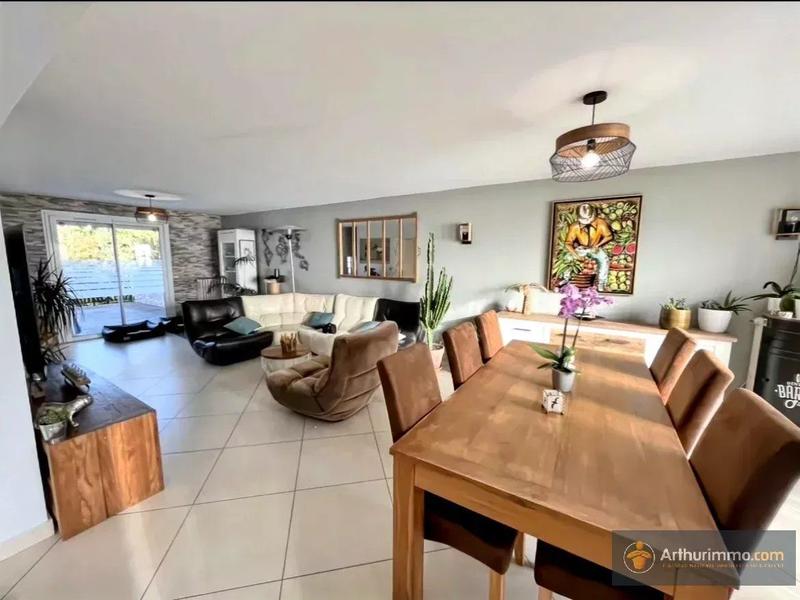 Maison - 220 m² - 9 pièces