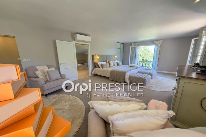 Villa - 329 m² - 12 pièces