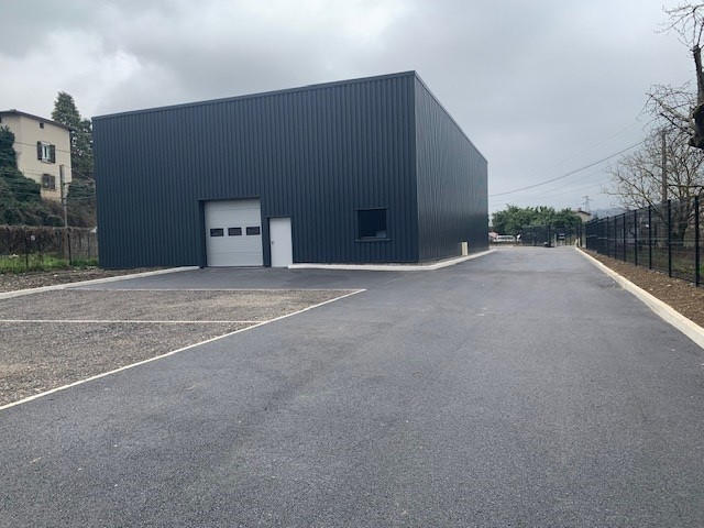 Local d'activité / Entrepôt - 174 m²