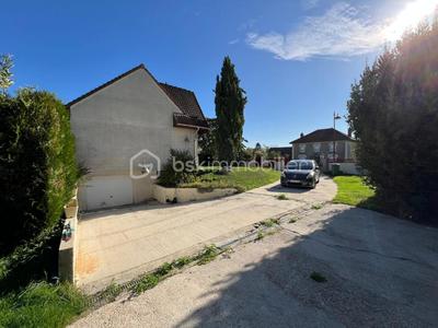 Maison - 97 m² - 4 pièces