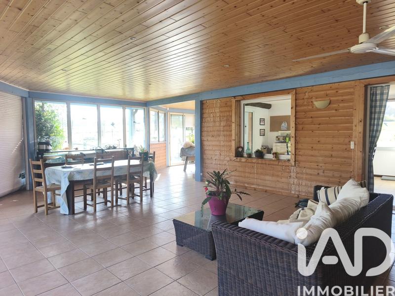 Maison - 237 m² - 8 pièces