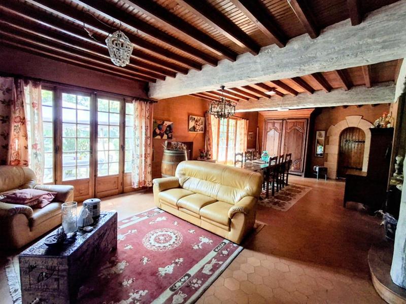 Maison - 300 m² - 8 pièces