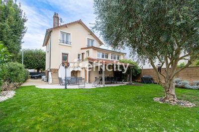 Maison - 137 m² - 6 pièces