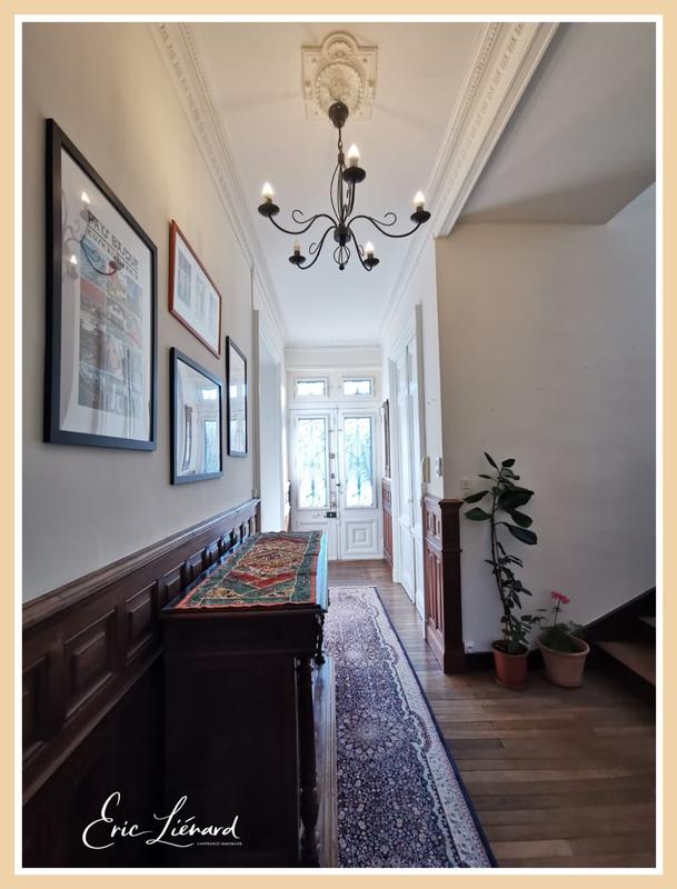 Demeure - 168 m² - 8 pièces