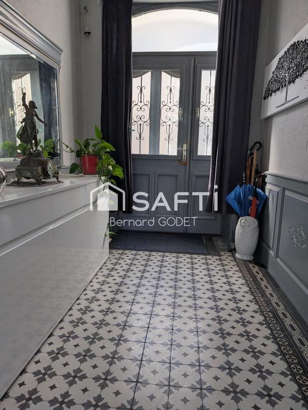 Maison - 374 m² - 14 pièces