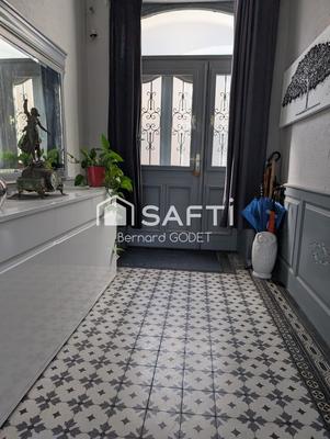 Maison - 374 m² - 14 pièces