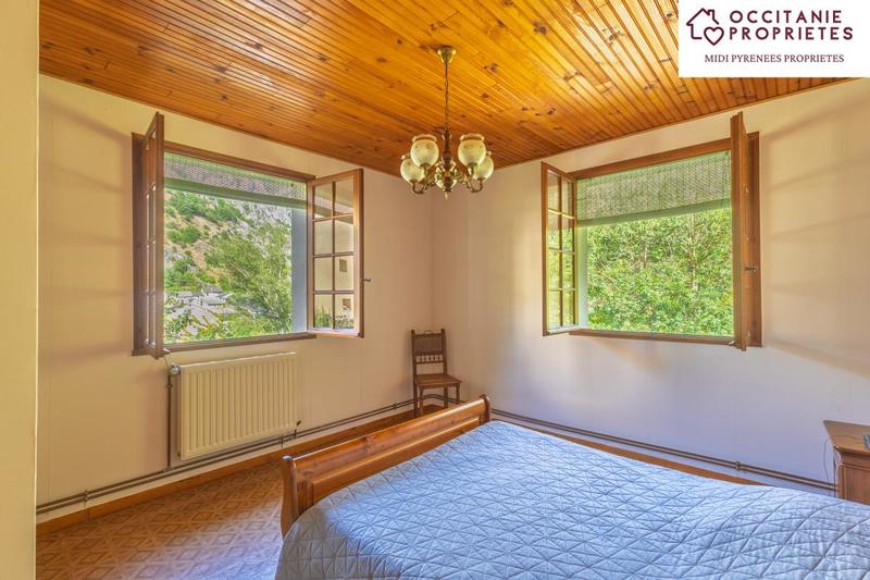 Propriété - 250 m² - 9 pièces