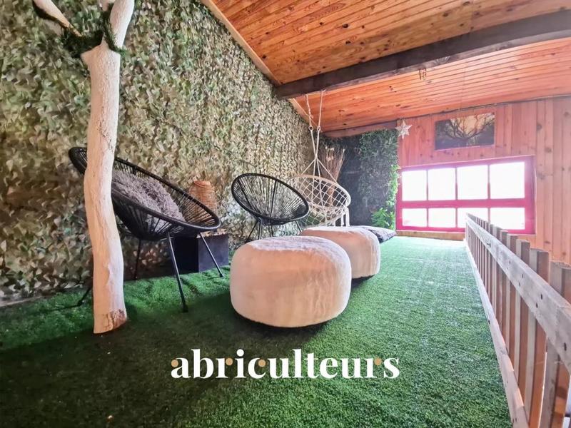 Maison - 230 m² - 6 pièces