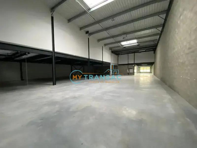 Local d'activités - 1 820 m²