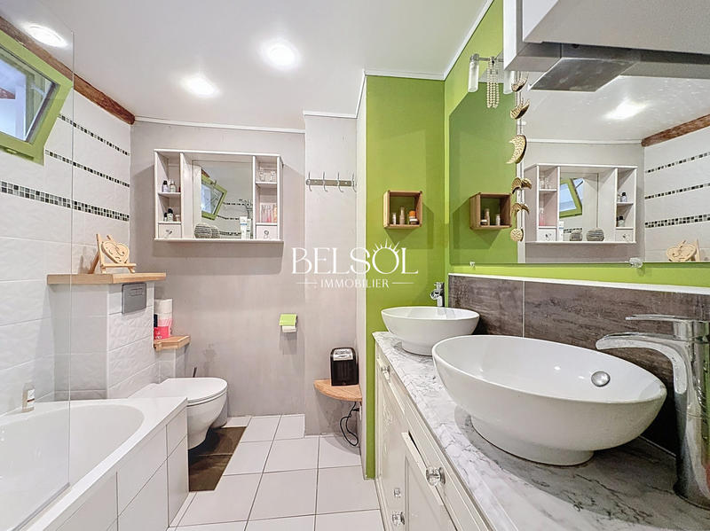 Maison - 210 m² - 6 pièces