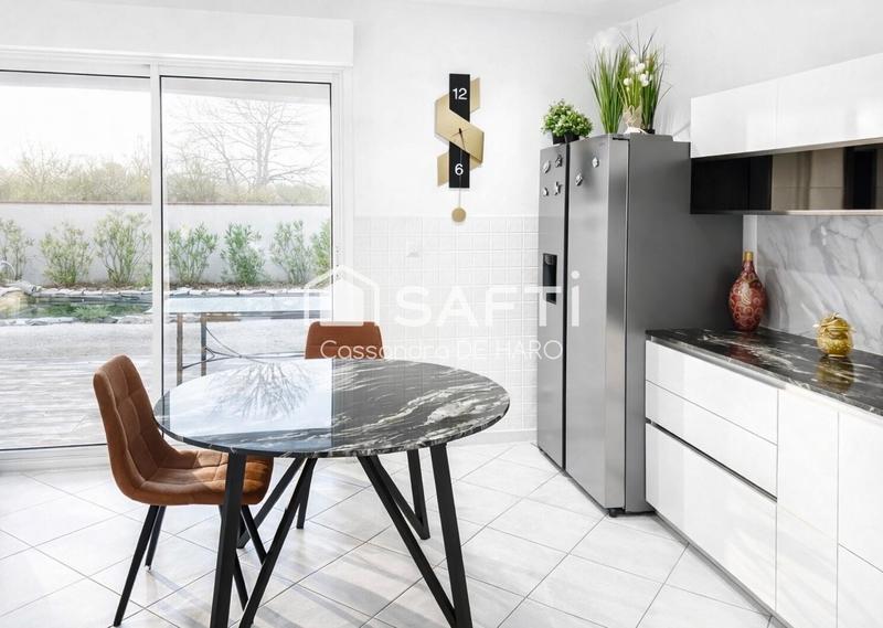 Maison - 250 m² - 8 pièces