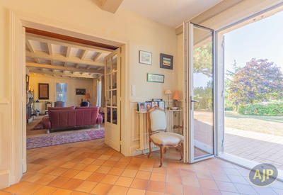 Maison - 268 m² - 8 pièces