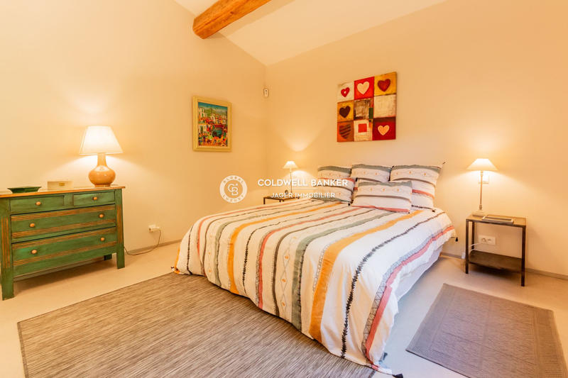 Maison - 320 m² - 6 pièces