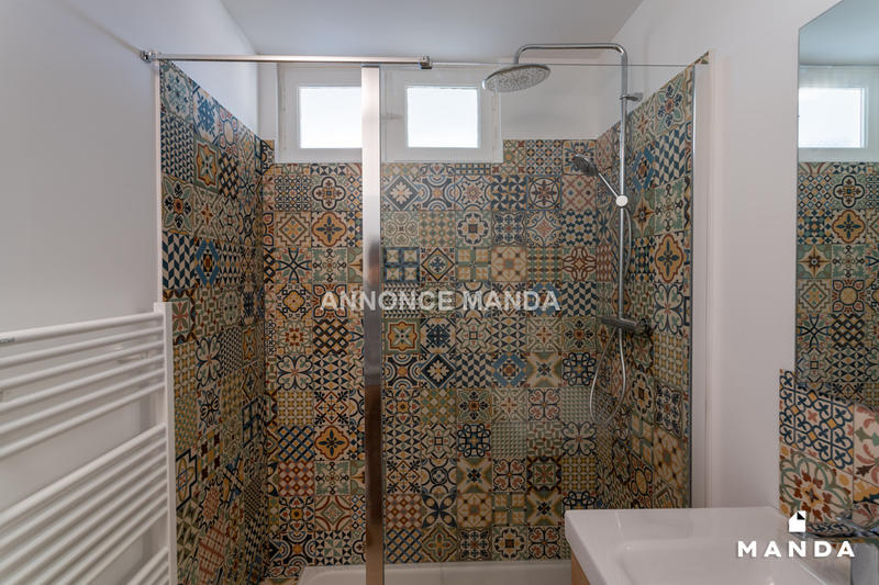 Chambre - 11 m² - 5 pièces