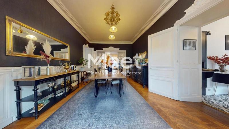 Propriété - 425 m² - 9 pièces