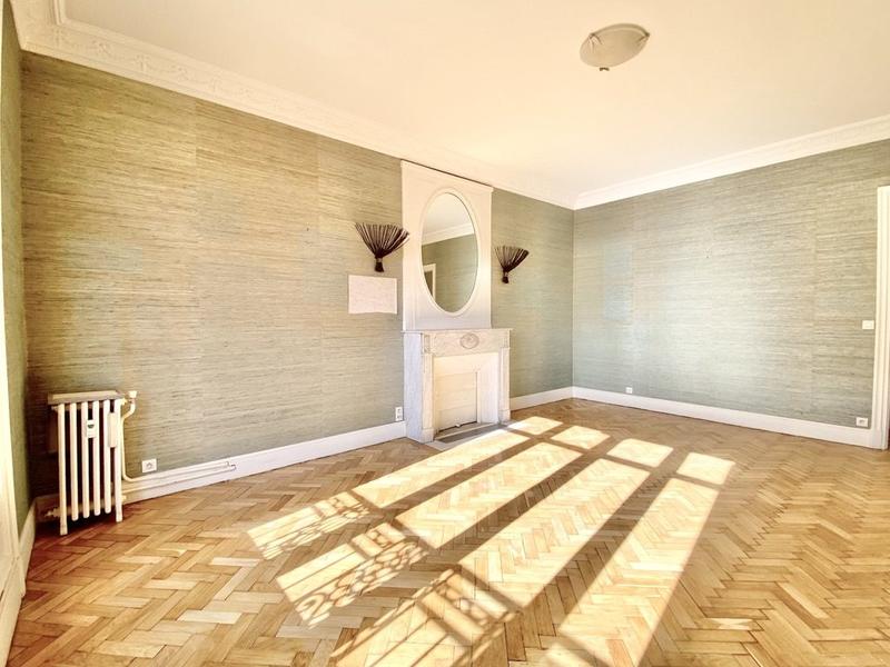 Appartement - 196 m² - 6 pièces