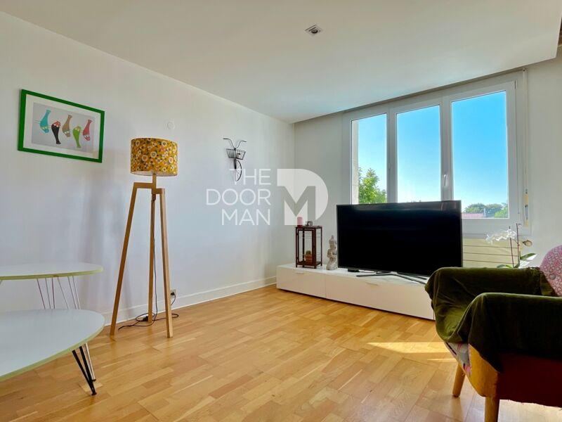 Maison - 210 m² - 10 pièces