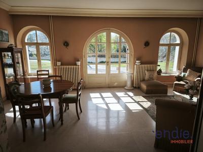 Maison - 185 m² - 8 pièces