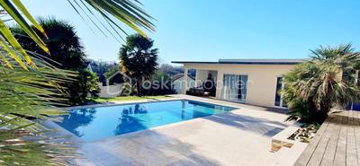 Maison - 240 m² - 7 pièces