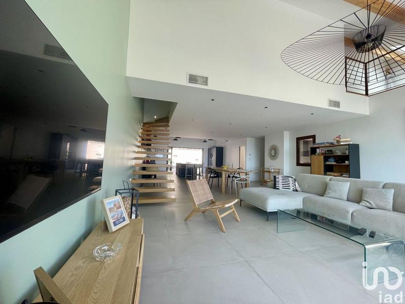 Maison - 250 m² - 6 pièces