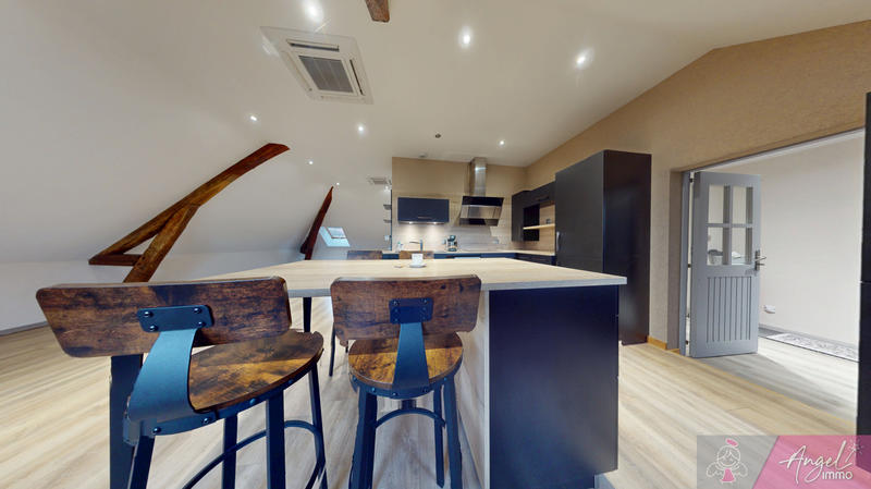 Loft - 124 m² - 5 pièces