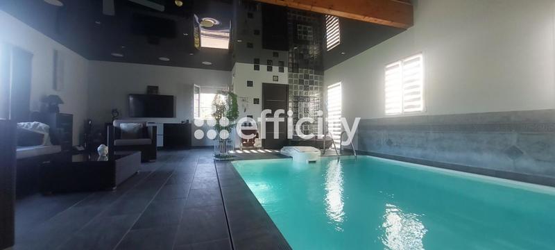 Maison - 213 m² - 9 pièces