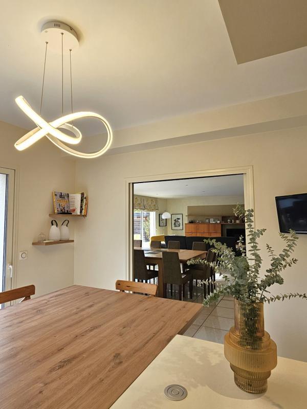 Propriété - 245 m² - 9 pièces