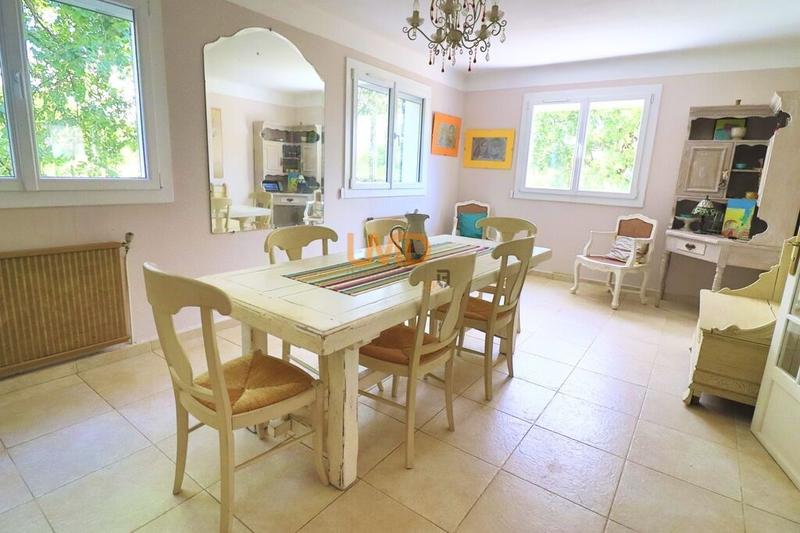 Propriété - 286 m² - 10 pièces