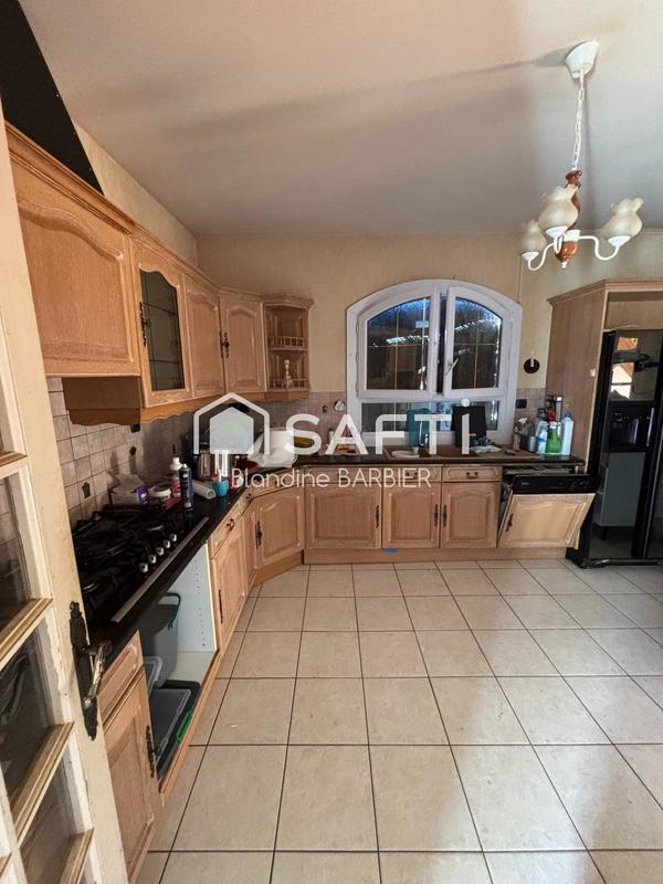 Maison - 210 m² - 8 pièces