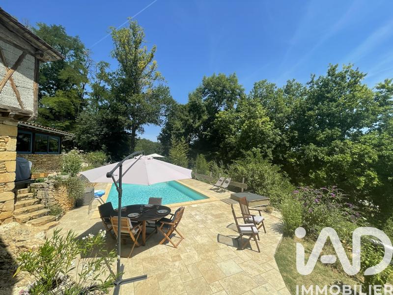 Maison - 230 m² - 6 pièces