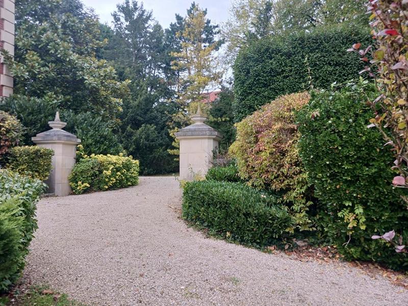 Demeure - 430 m² - 11 pièces