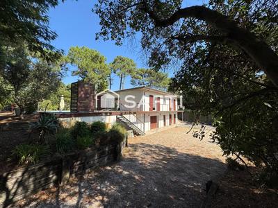 Villa - 242 m² - 8 pièces