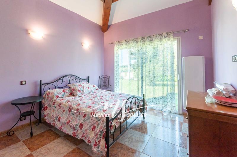 Villa - 232 m² - 10 pièces