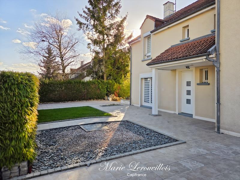 Maison - 152 m² - 8 pièces