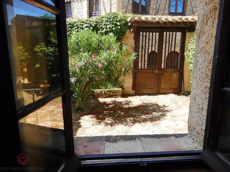 Demeure - 303 m² - 10 pièces