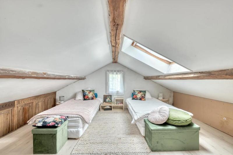 Demeure - 230 m² - 8 pièces