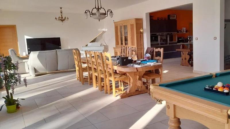 Propriété - 267 m² - 9 pièces