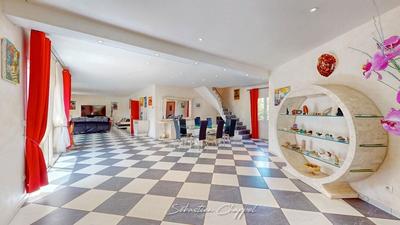 Maison - 252 m² - 10 pièces