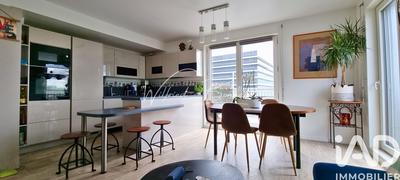 Appartement - 99 m² - 5 pièces