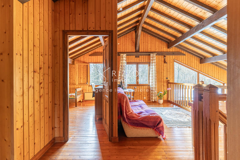 Maison - 222 m² - 5 pièces