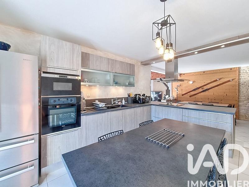 Maison - 198 m² - 9 pièces