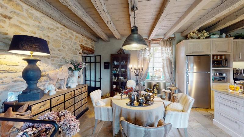 Maison - 1 290 m² - 25 pièces