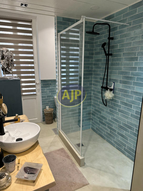 Maison - 262 m² - 6 pièces