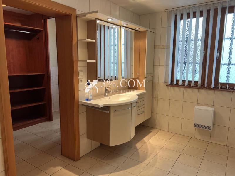 Maison - 260 m² - 8 pièces