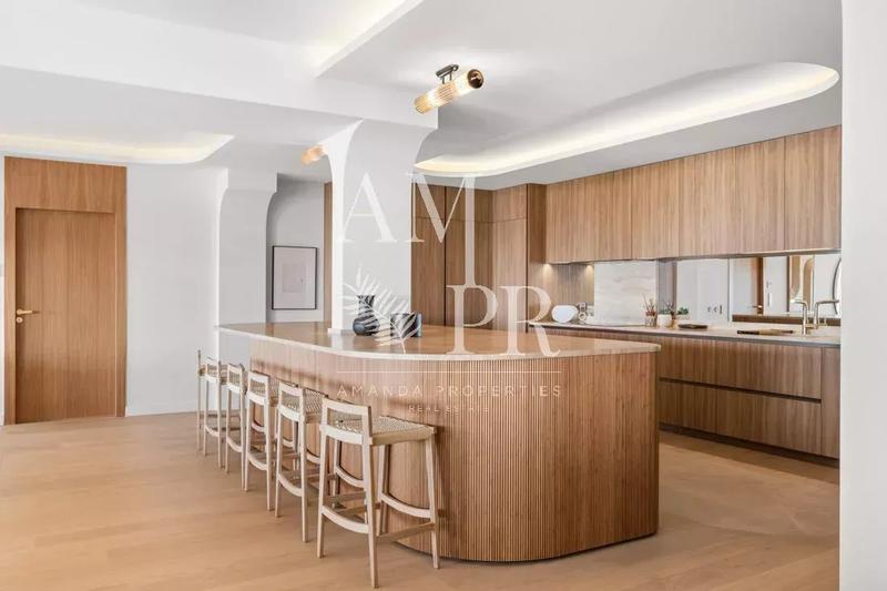 Villa sur toit - 315 m² - 7 pièces