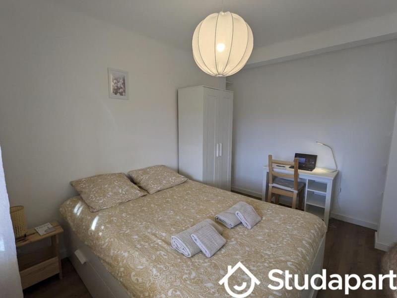 Chambre - 10 m² - 1 pièce