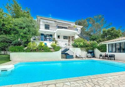 Maison - 188 m² - 8 pièces