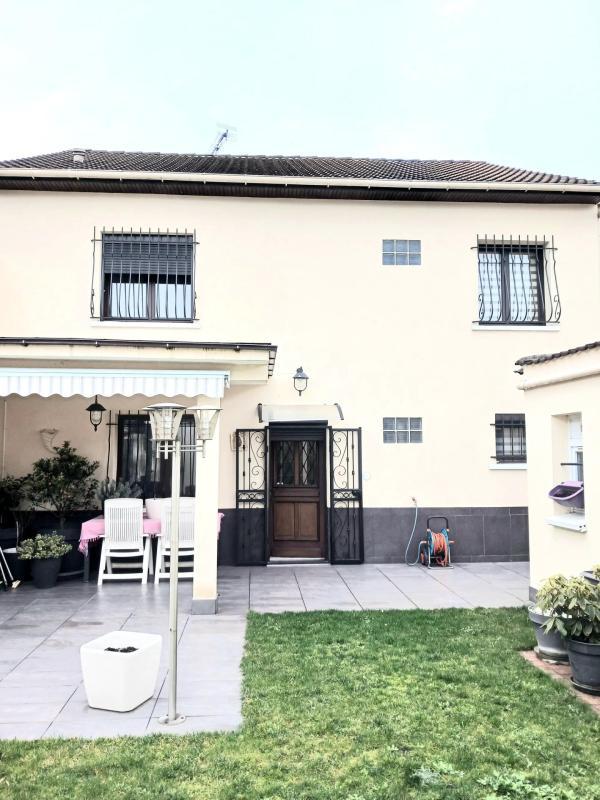 Pavillon - 200 m² - 9 pièces